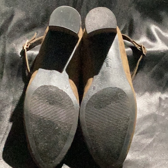 Women’s ankle strap heels size 8, brown - Picture 5 of 5